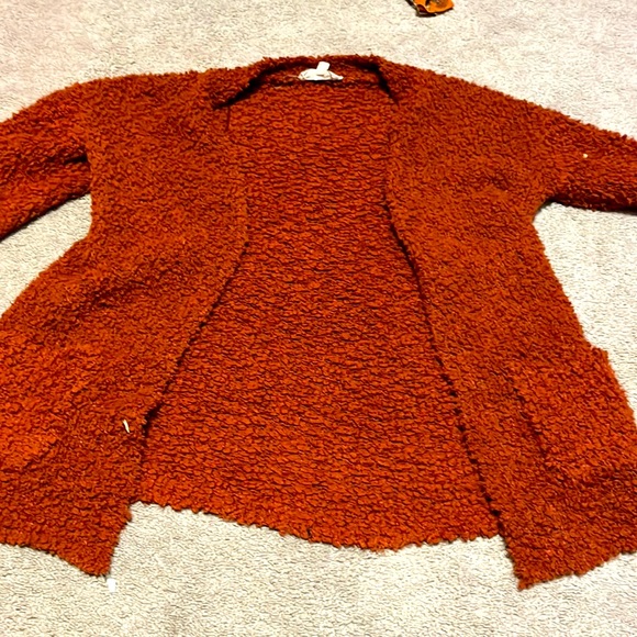 this is a super comfy xs cardigan but does have material that makes it stretch - Picture 1 of 2